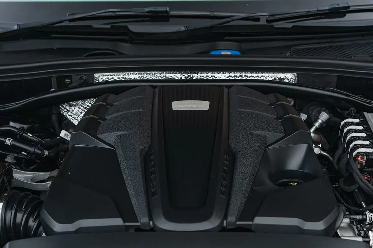 2020-porsche-macan-30-s-big-9
