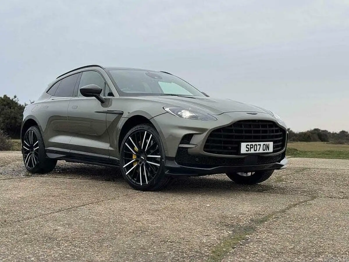 2024-aston-martin-dbx-40-v8-big-3