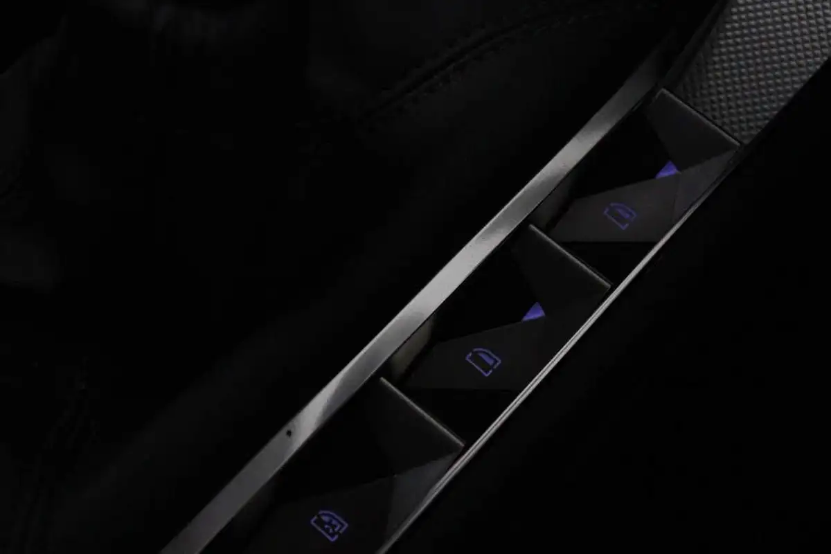 2021-ds-ds-3-crossback-12-puretech-prestige-100ps-big-25