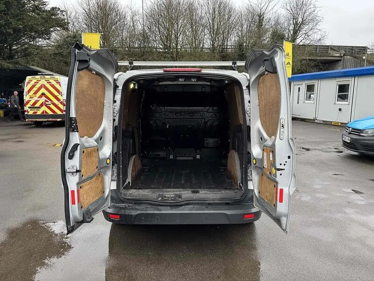 2017-ford-transit-connect-15tdci-l1-200-limited-big-17