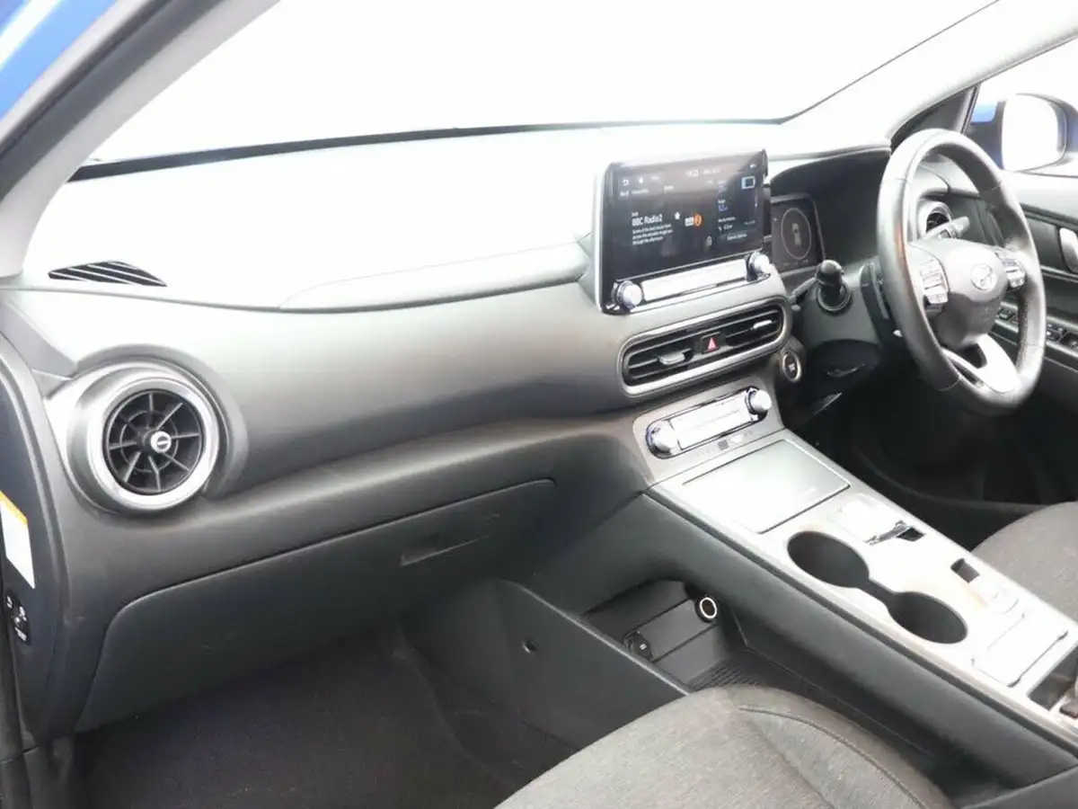 2022-hyundai-kona-e-premium-204ps-64kwh-7kw-obc-big-26