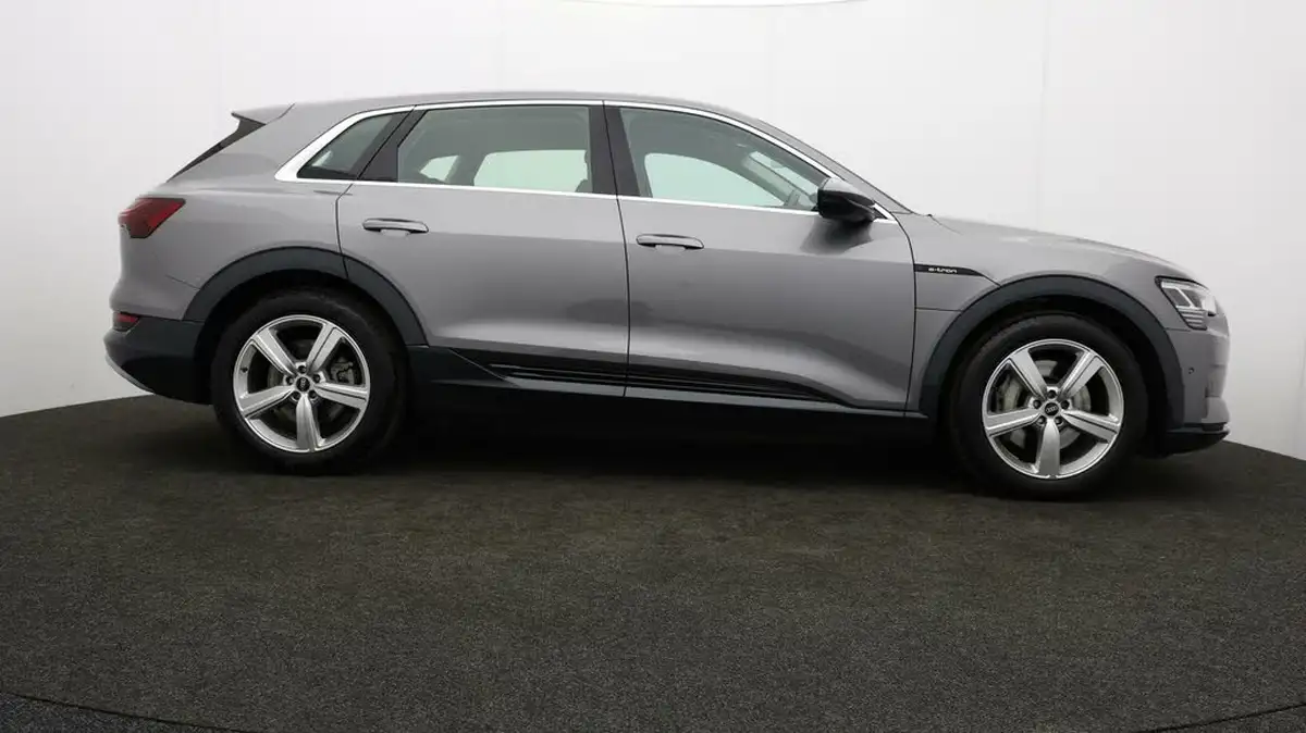 2021-audi-e-tron-50e-technik-station-wagon-big-38