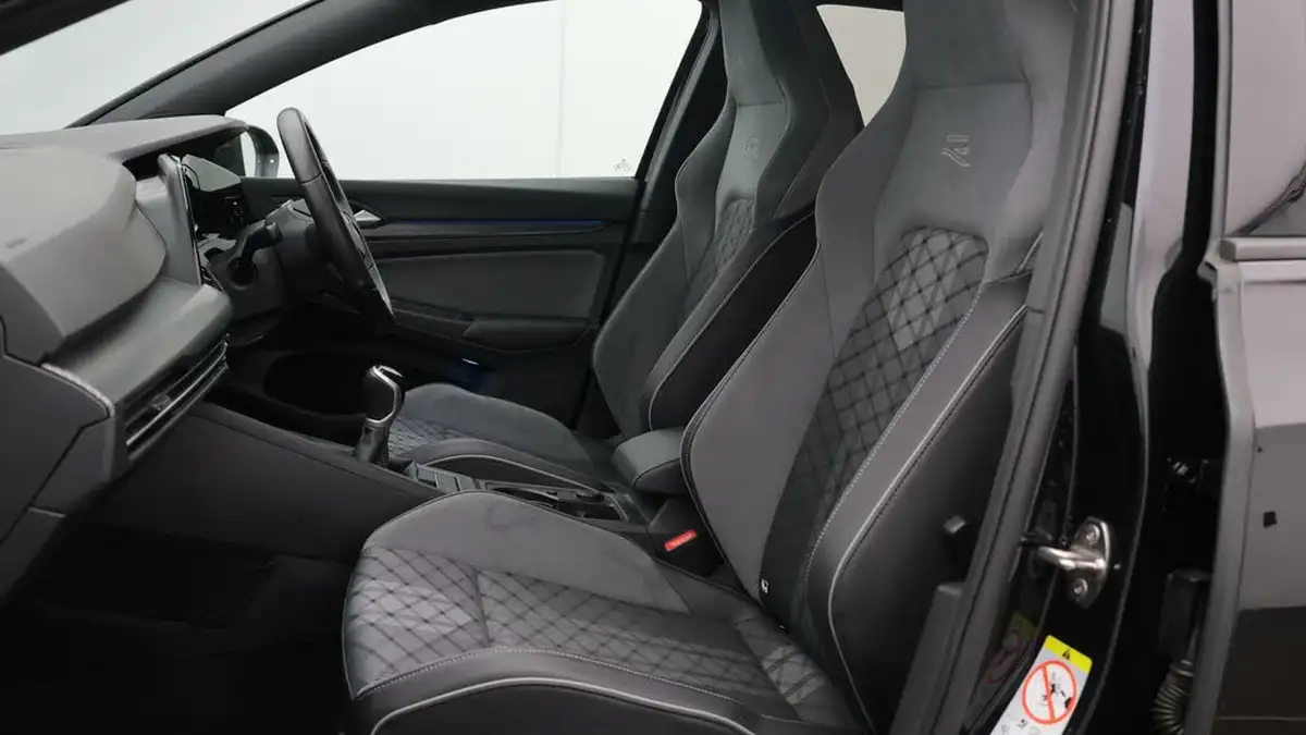 2021-volkswagen-golf-15-tsi-r-line-150ps-hatchback-big-14
