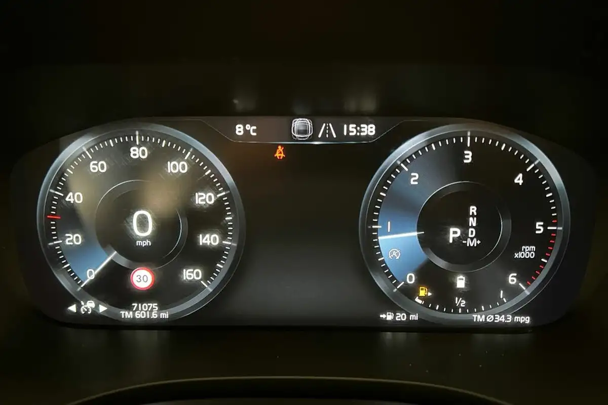 2019-volvo-xc60-20td-b5-r-design-pro-big-6