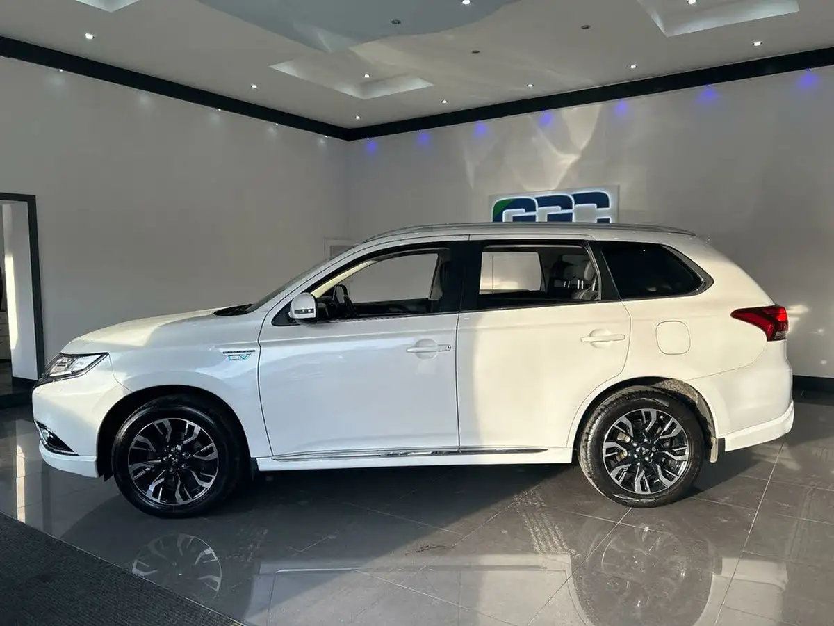 2016-mitsubishi-outlander-20-gx3h-phev-5st-big-9