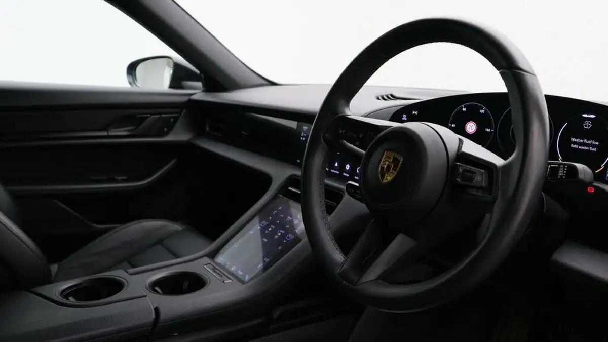 2022-porsche-taycan-e-base-476ps-performance-battery-plus-big-5