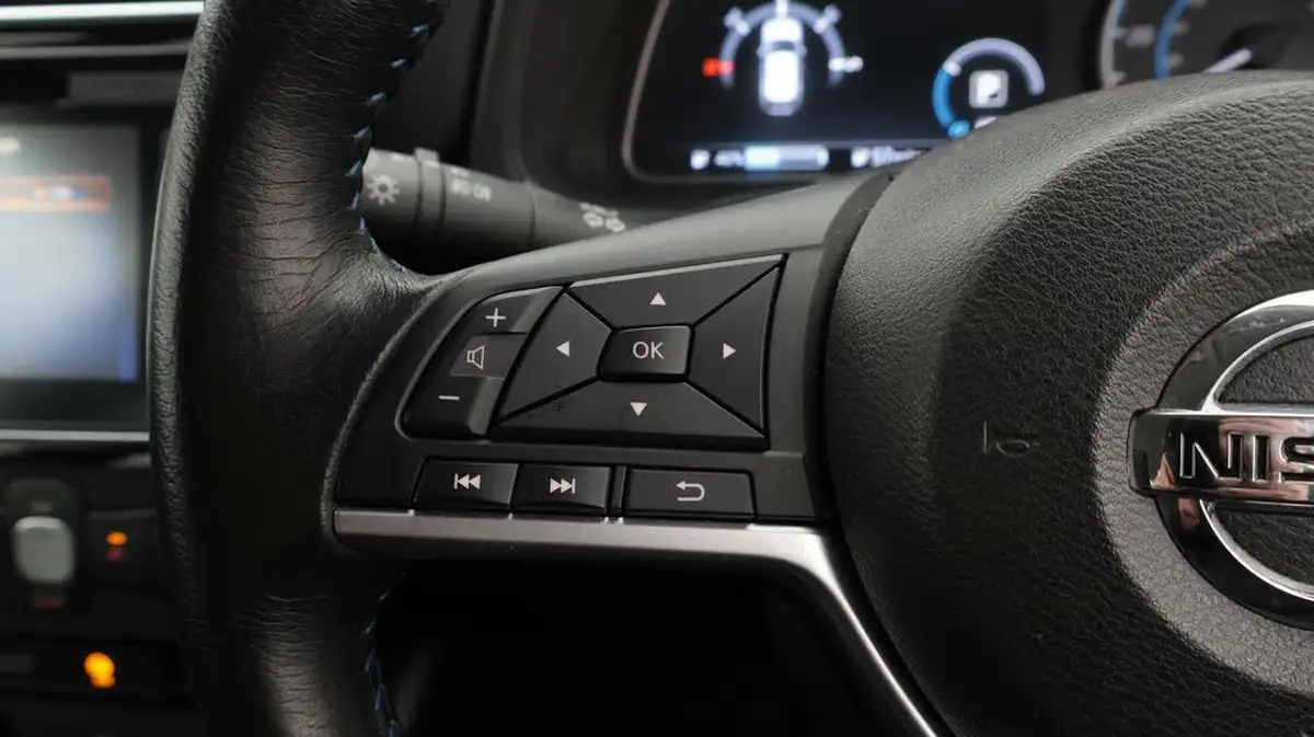 2019-nissan-leaf-e-acenta-big-25