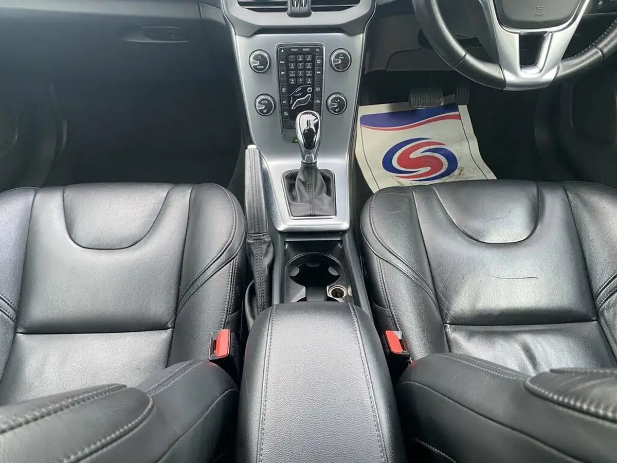 2017-volvo-v40-15-t3-inscription-big-27