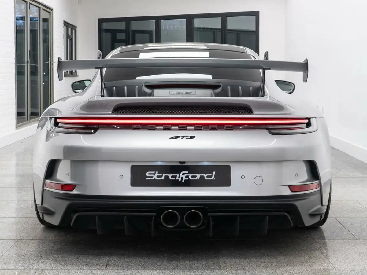 2022-porsche-911-40-gt3-rwd-big-6