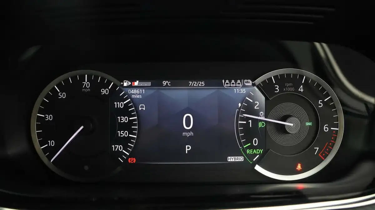2022-land-rover-range-rover-evoque-15-p300e-r-dynamic-s-big-10
