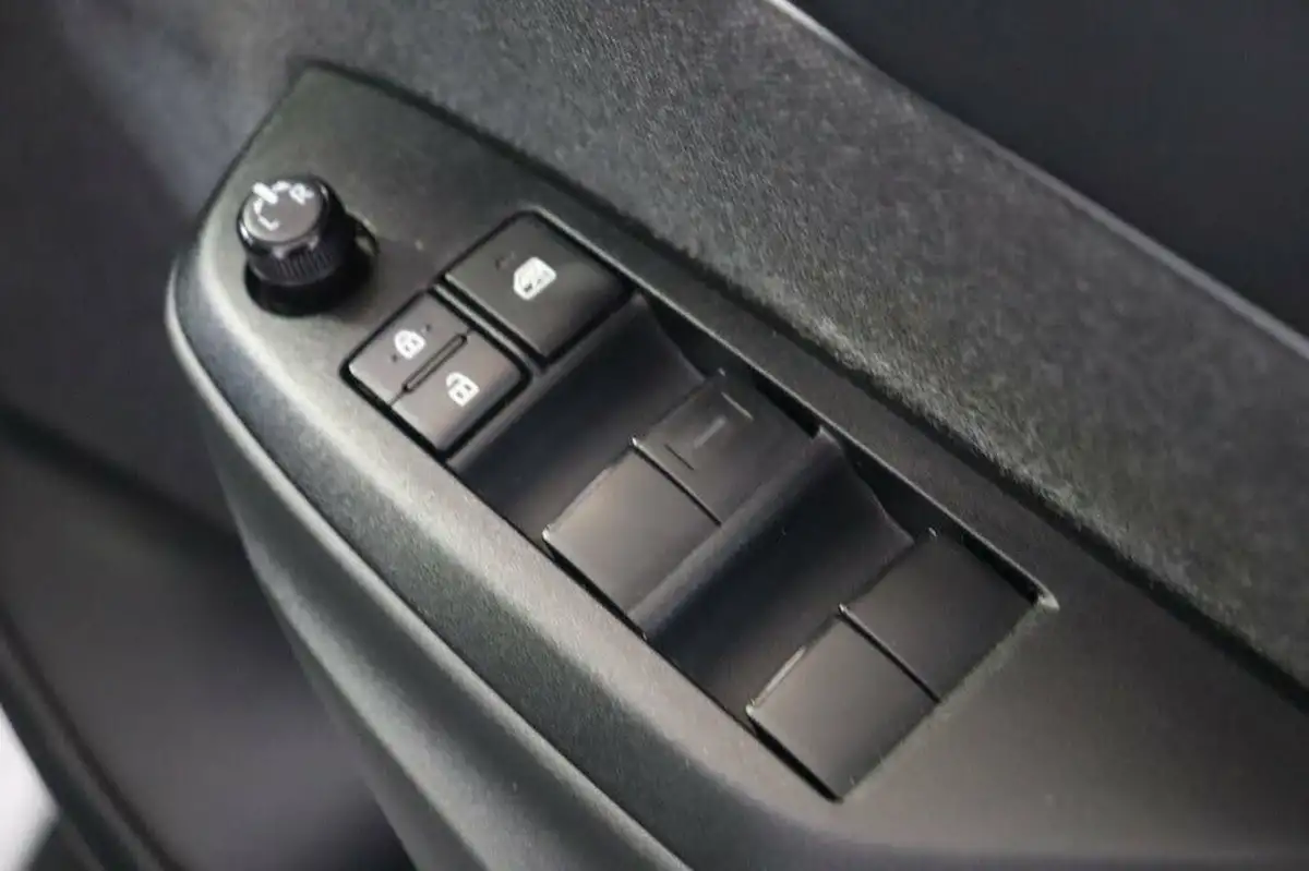 2022-toyota-yaris-cross-15-vvt-i-icon-big-14