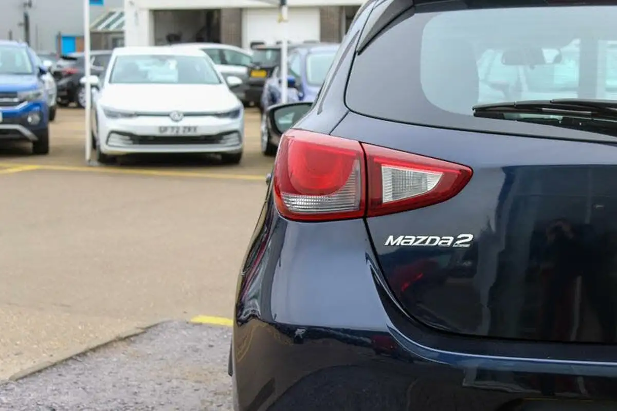2016-mazda-mazda2-15-se-l-75ps-big-8