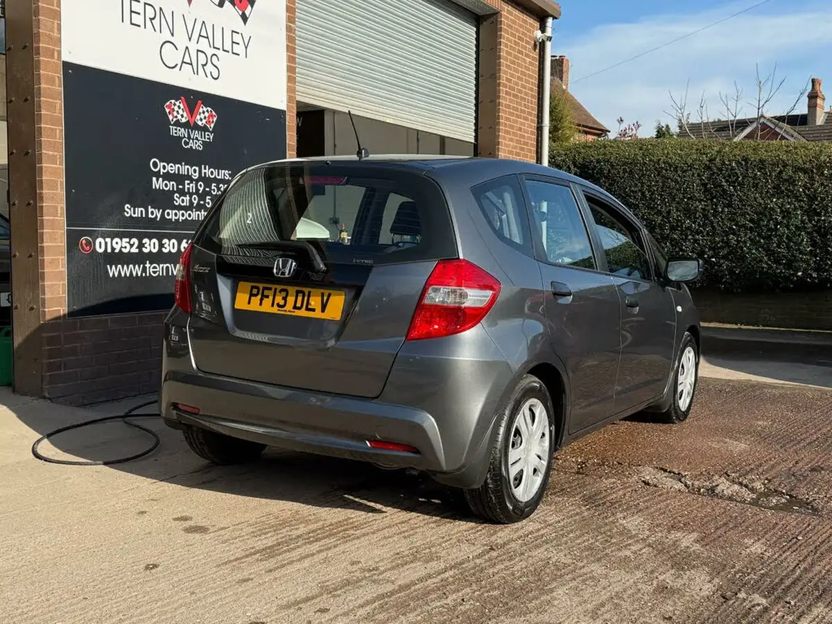 2013-honda-jazz-12-s-big-32