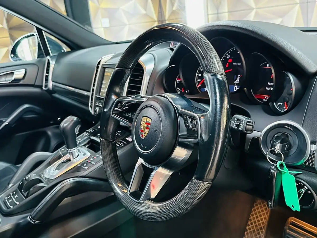 2015-porsche-cayenne-30td-big-47