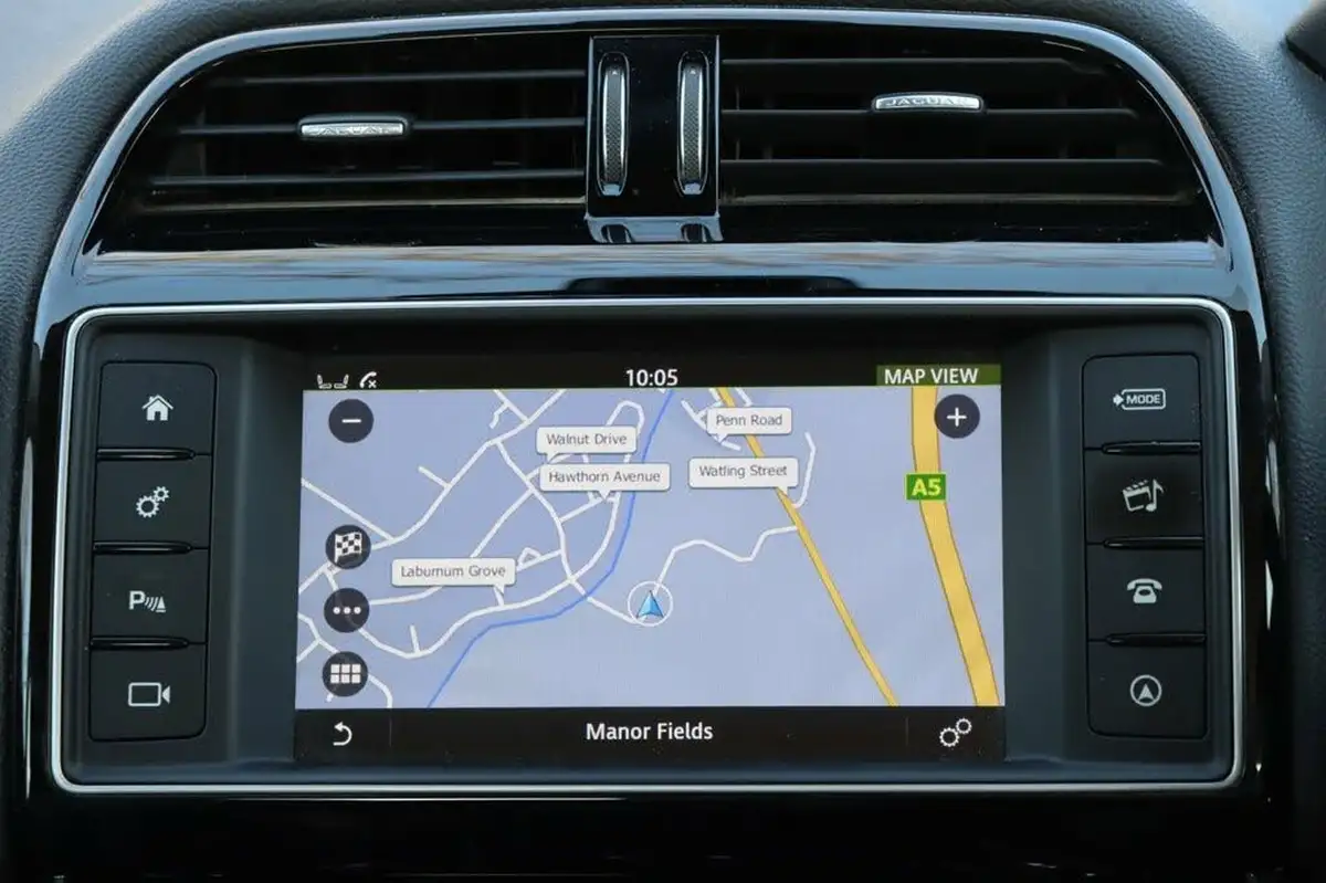 2015-jaguar-xe-20td-prestige-163ps-big-19