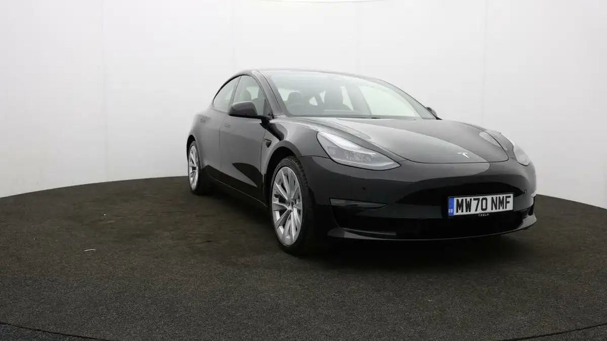 2020-tesla-model-3-e-long-range-big-48