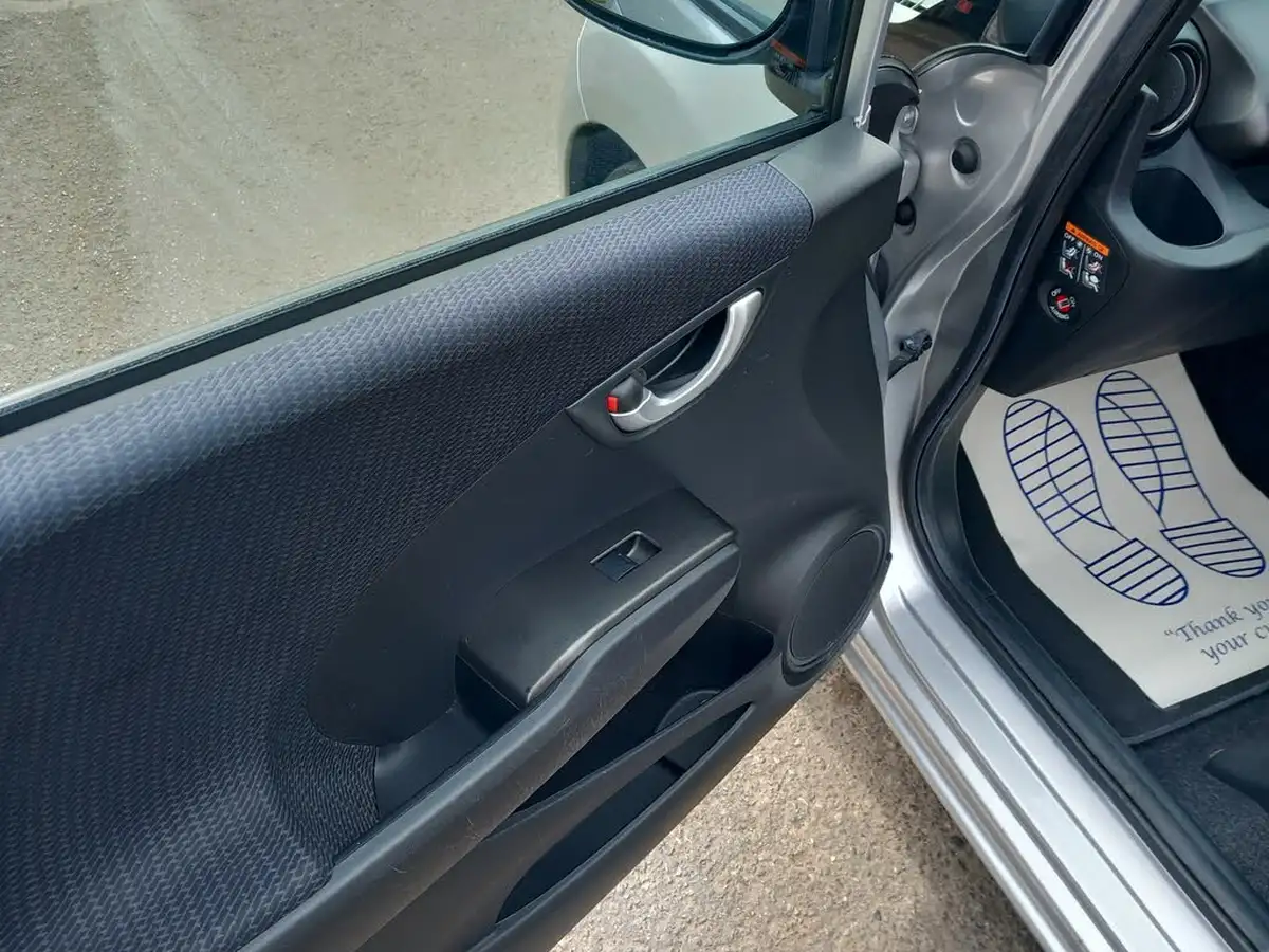 2012-honda-jazz-14-es-big-21