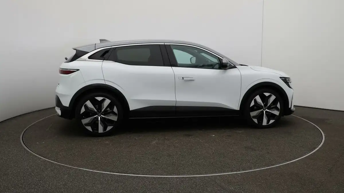 2024-renault-megane-e-tech-e-techno-big-8