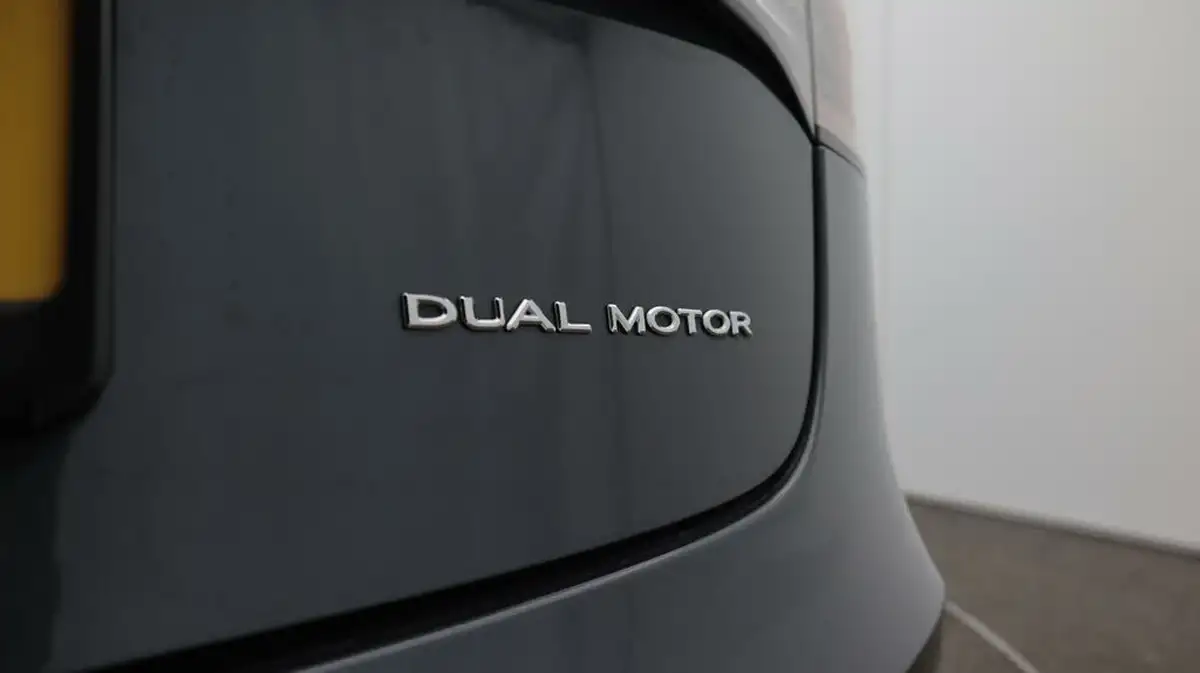2021-tesla-model-3-e-long-range-awd-big-22