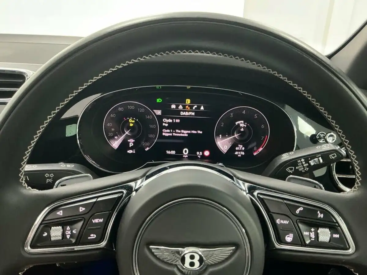 2021-bentley-bentayga-40-v8-big-42