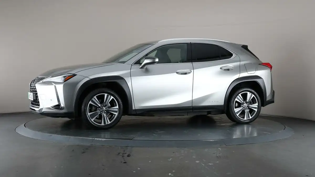 2021-lexus-ux-300e-e-ux-big-37
