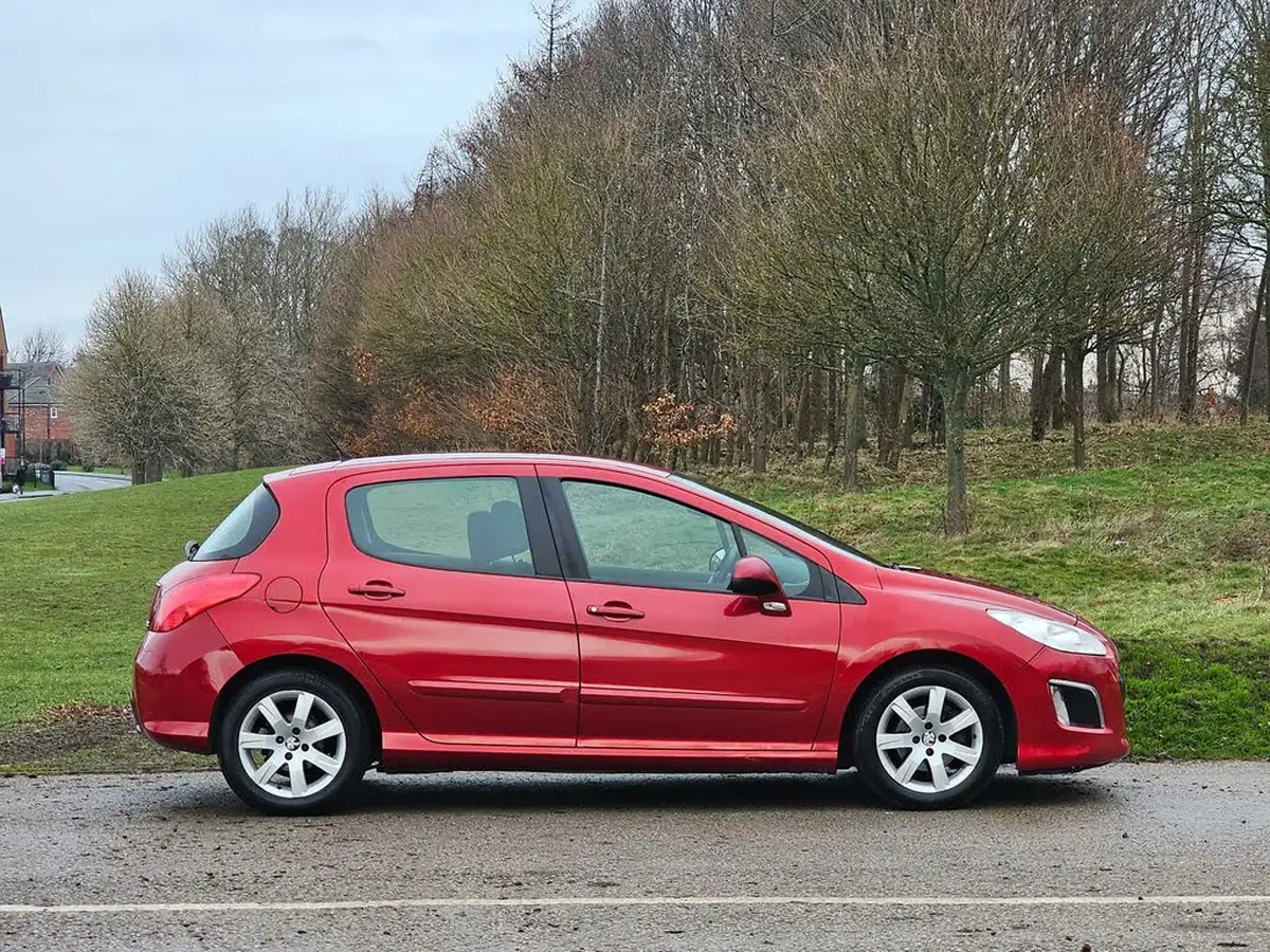 2013-peugeot-308-16td-active-16hdi-92bhp-big-7