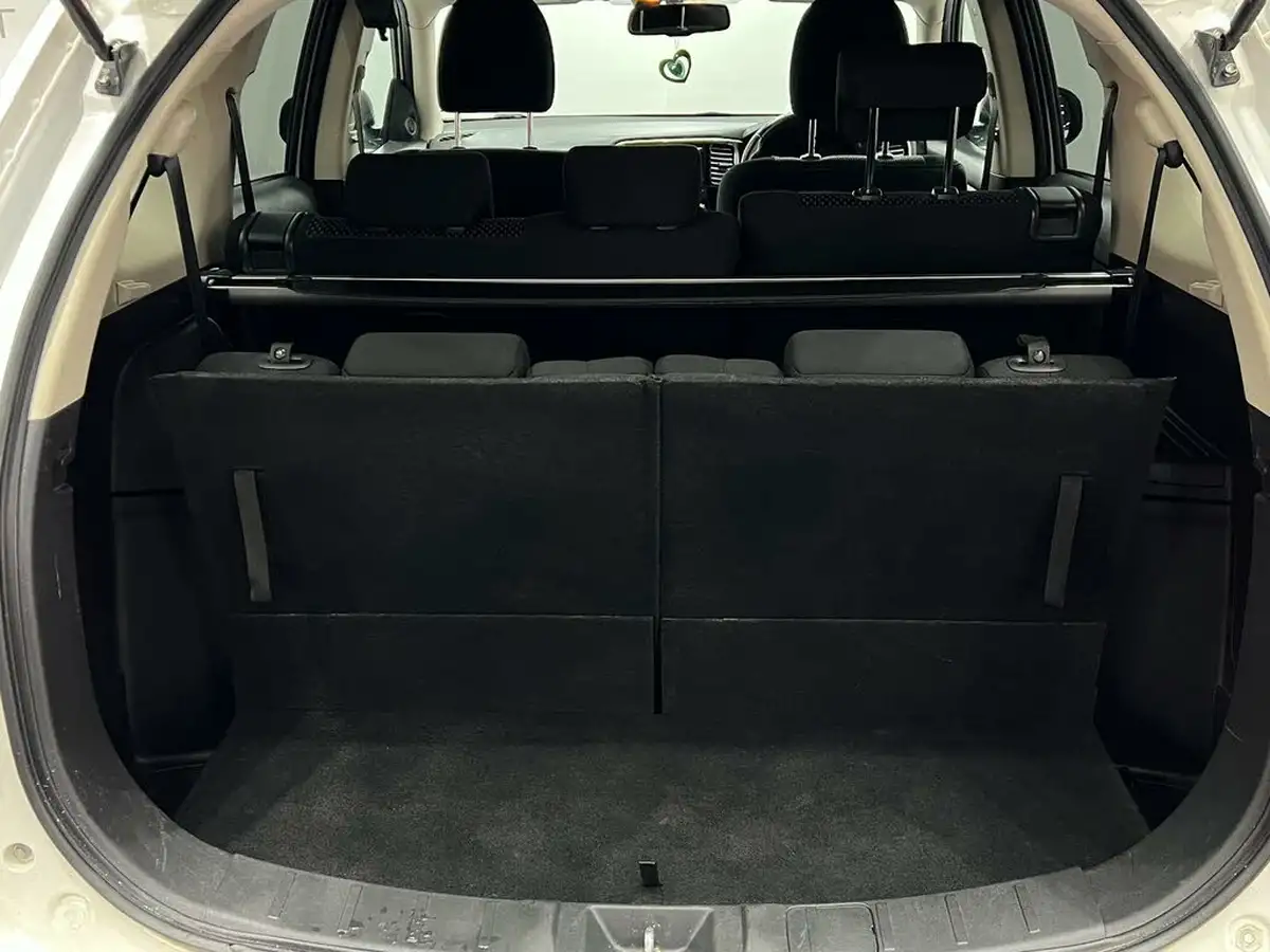 2016-mitsubishi-outlander-22di-d-gx3-7st-big-57