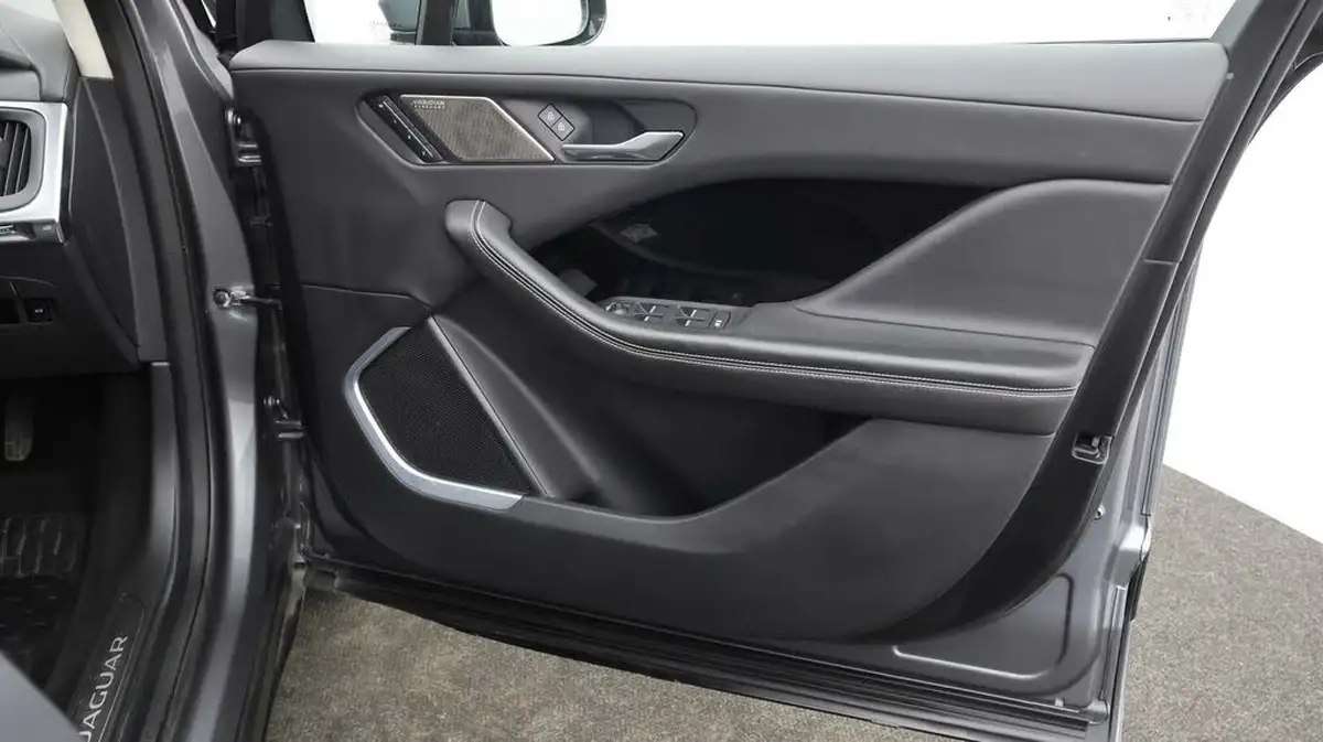 2020-jaguar-i-pace-ev400-hse-big-15
