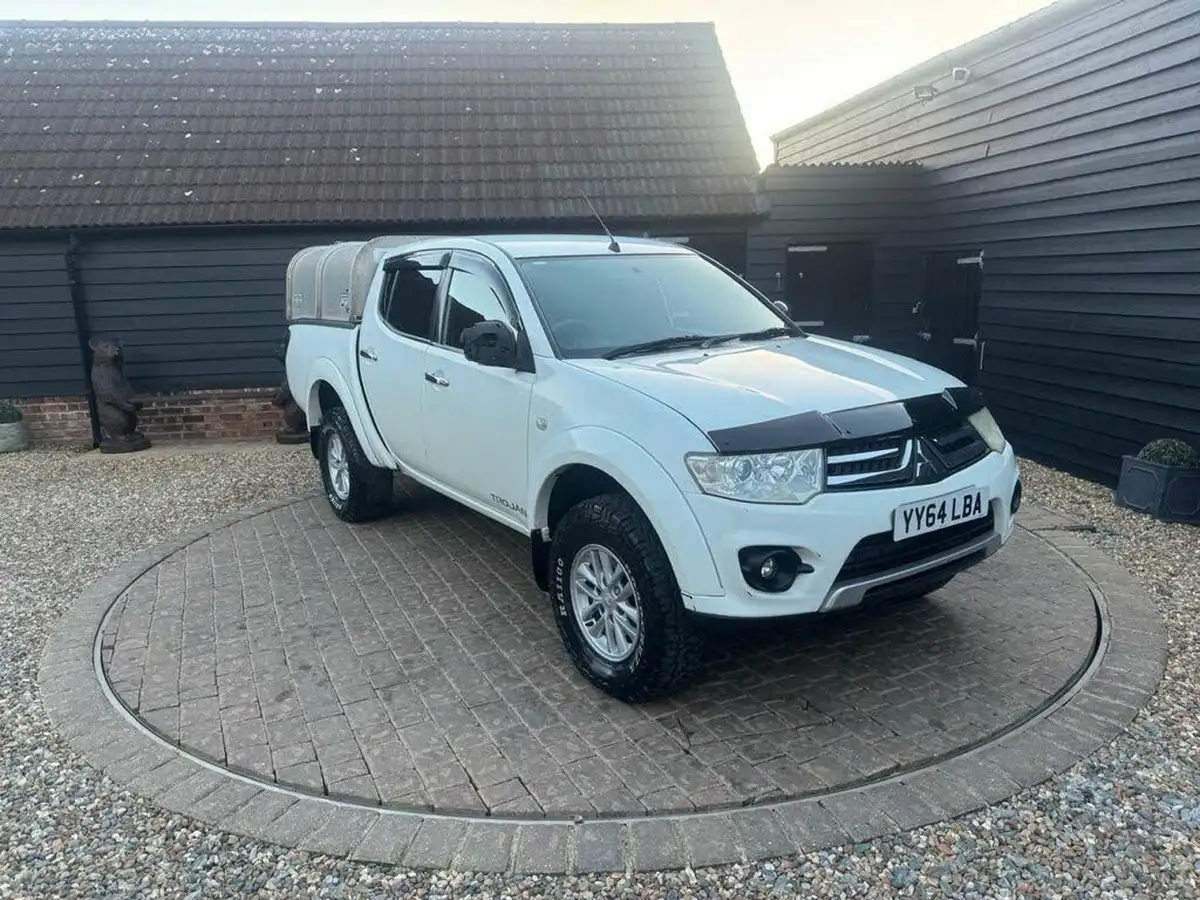 2014-mitsubishi-l200-25td-trojan-big-23