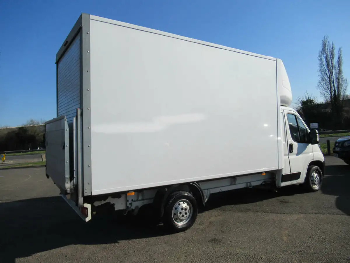 2019-peugeot-boxer-20-bluehdi-335-l4-luton-bfb-big-10