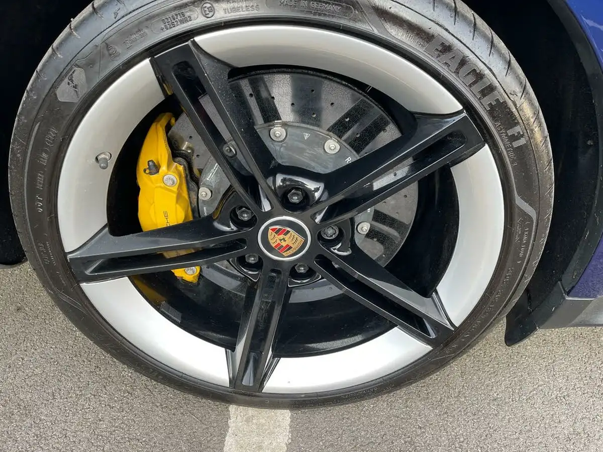2020-porsche-taycan-e-turbo-s-big-37