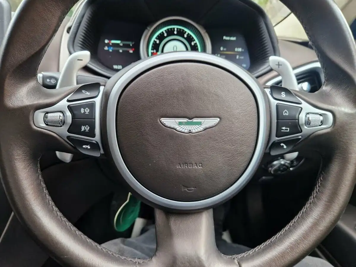 2017-aston-martin-db11-52-v12-launch-edition-big-15
