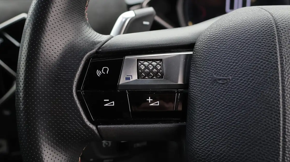 2019-ds-ds-3-crossback-12-puretech-performance-line-155ps-eat8-big-24