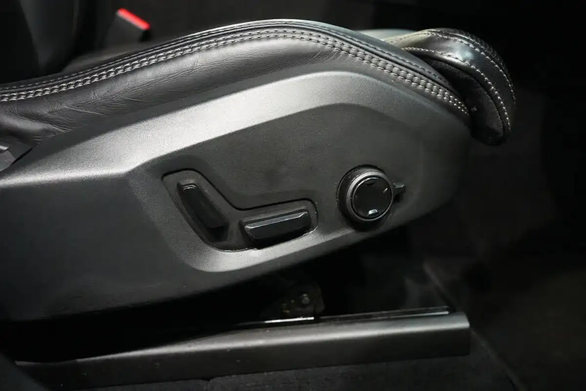 2019-volvo-xc60-20-t5-inscription-awd-big-25