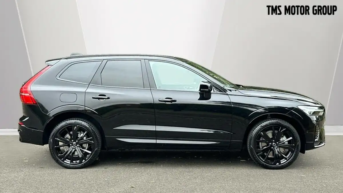 2024-volvo-xc60-20-b5-ultra-black-edition-big-2
