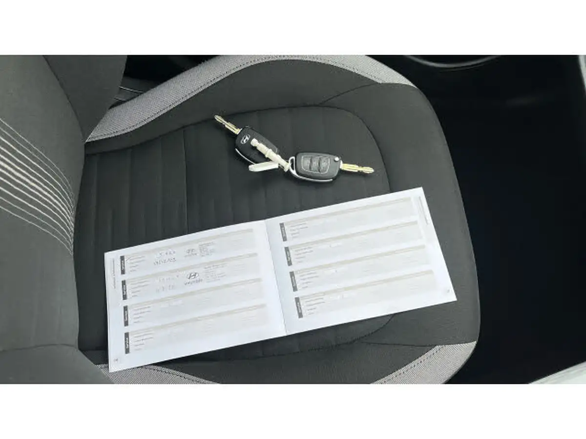 2022-hyundai-i10-10-premium-big-18