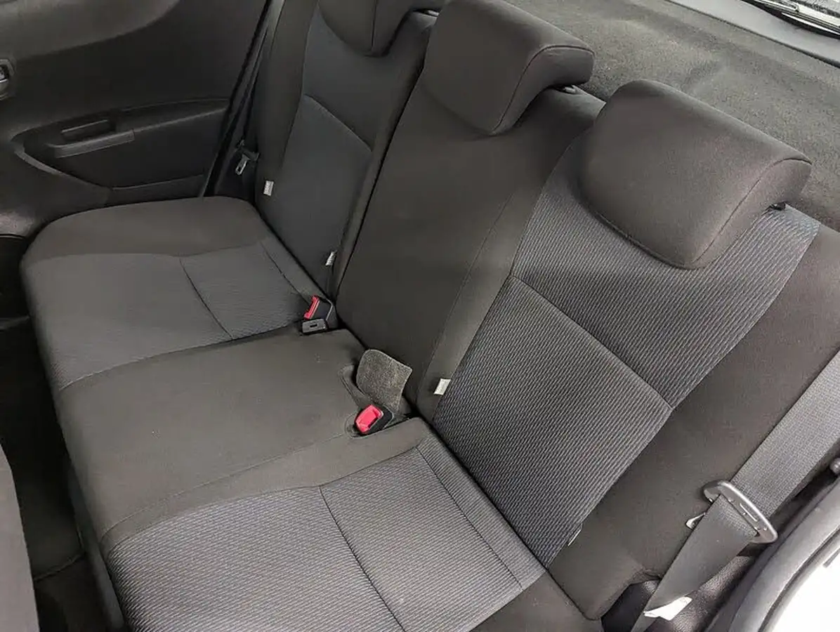 2013-toyota-yaris-15-vvt-i-t4-big-20