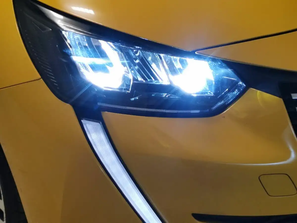 2022-peugeot-208-12-puretech-allure-premium-100bhp-eat8-big-23