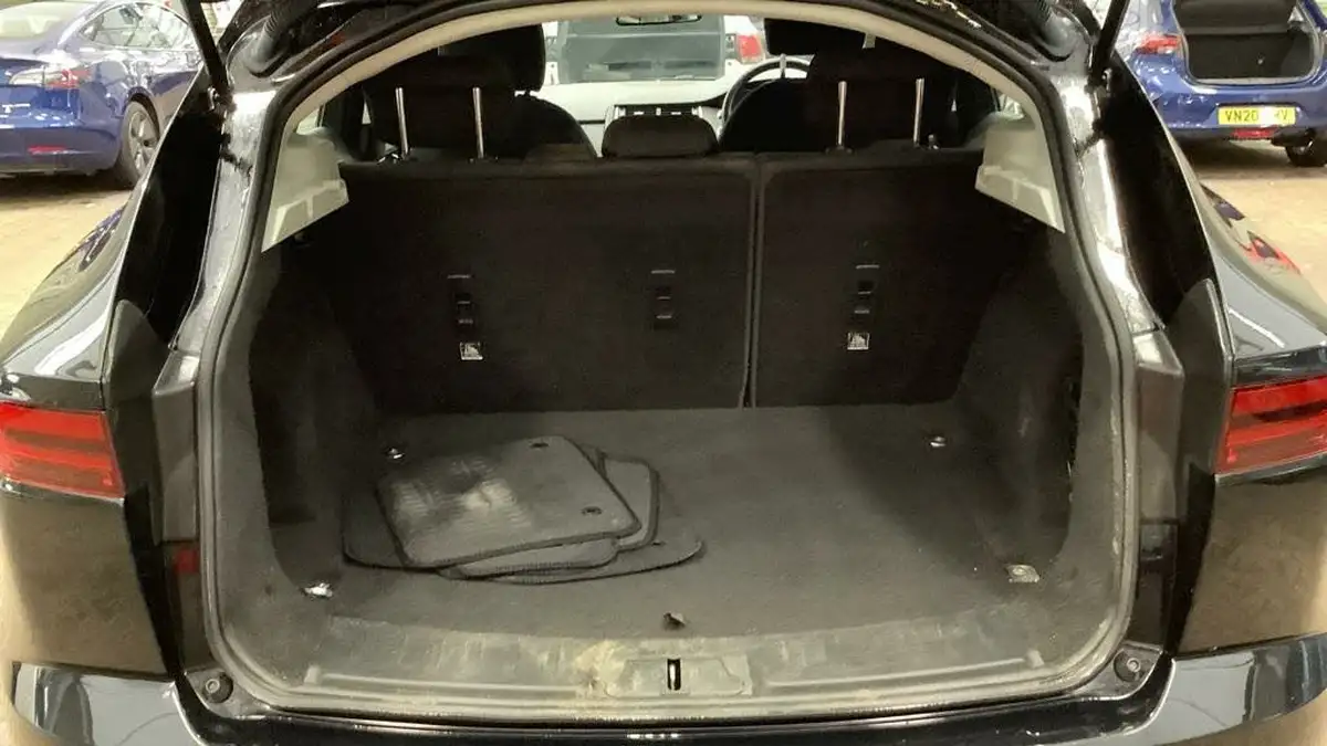2019-jaguar-e-pace-20-i4d-150ps-big-6