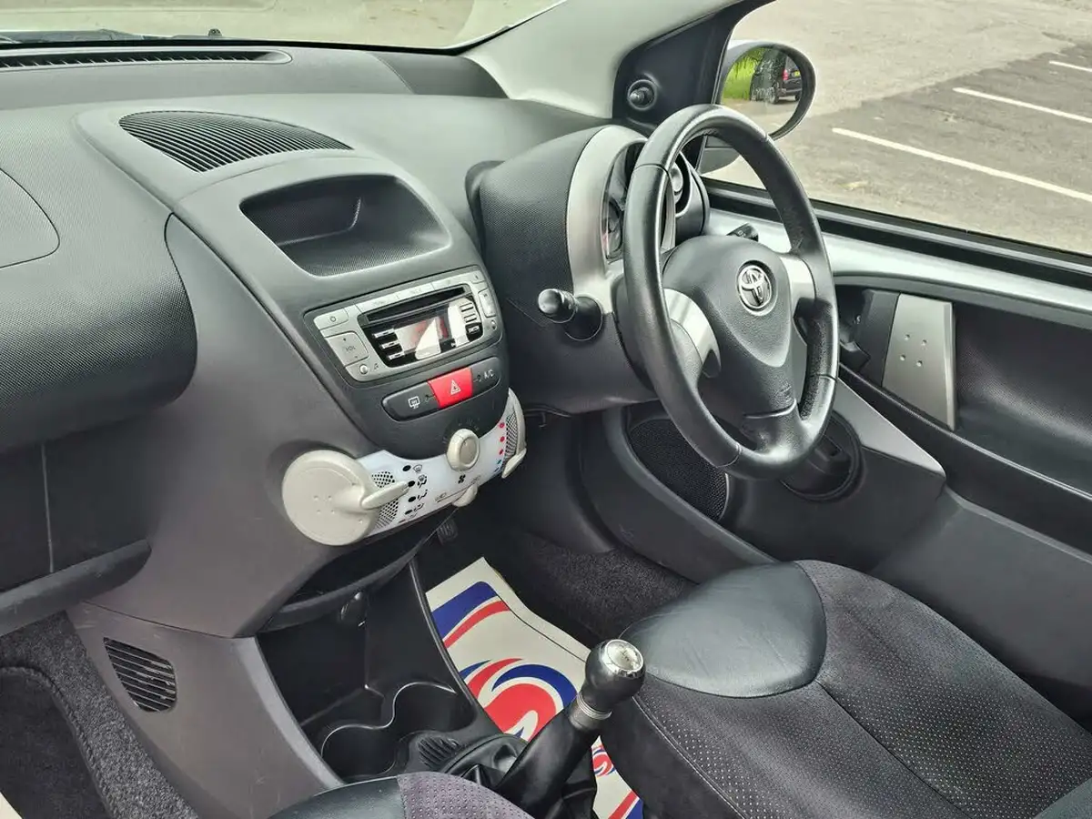 2012-toyota-aygo-10-aygo-ice-vvt-i-5d-big-11