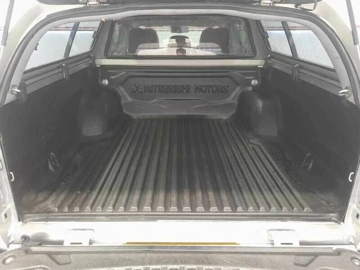 2019-mitsubishi-l200-24di-d-warrior-eu6b-auto-big-6