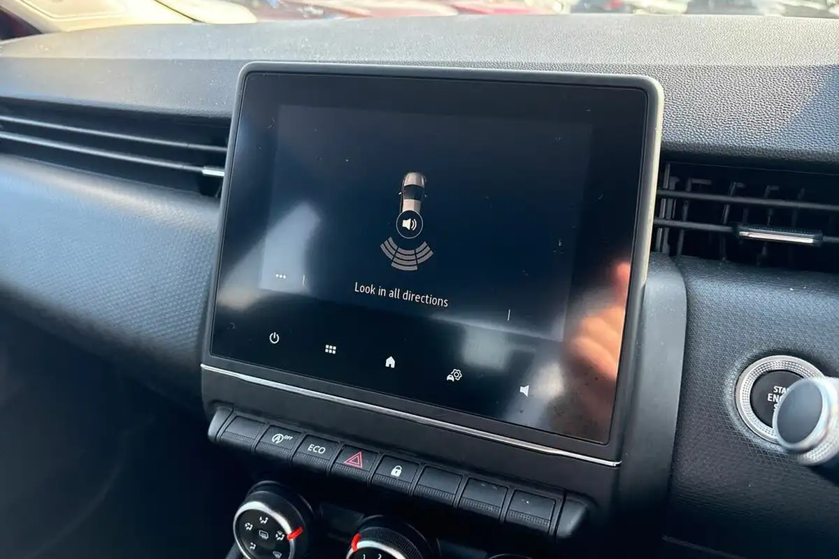 2020-renault-clio-10-sce-iconic-75bhp-big-18
