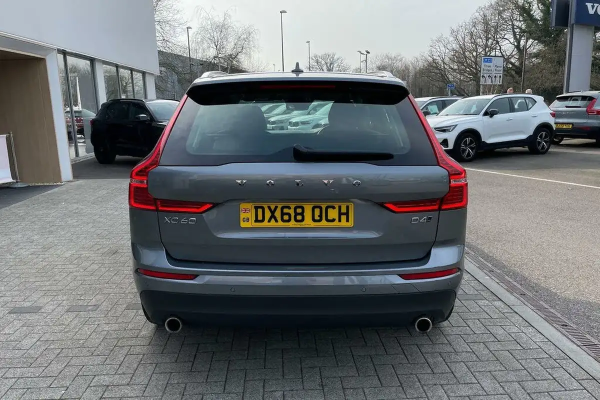 2018-volvo-xc60-20td-d4-momentum-4x4-big-7