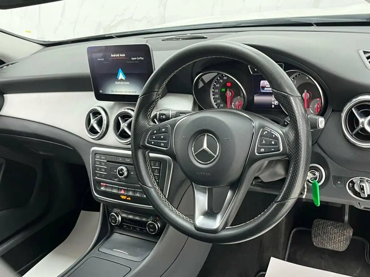 2017-mercedes-benz-gla-class-21d-gla-200d-sport-premiumss-7g-dct-big-27