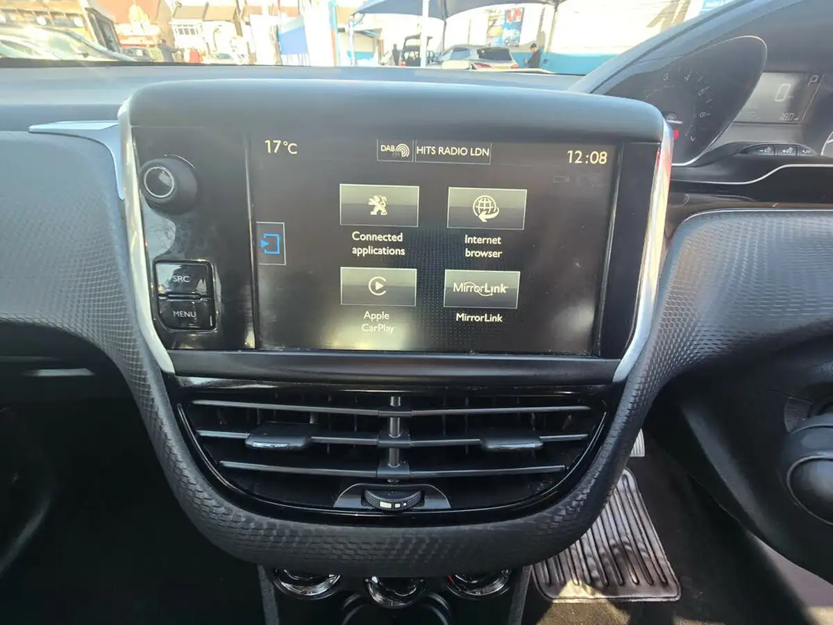 2015-peugeot-208-12-puretech-allure-110bhp-ss-5d-eat6-big-3