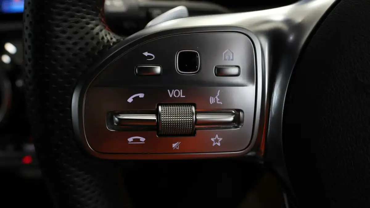 2020-mercedes-benz-a-class-13-a250e-amg-line-executive-hatchback-5d-big-21