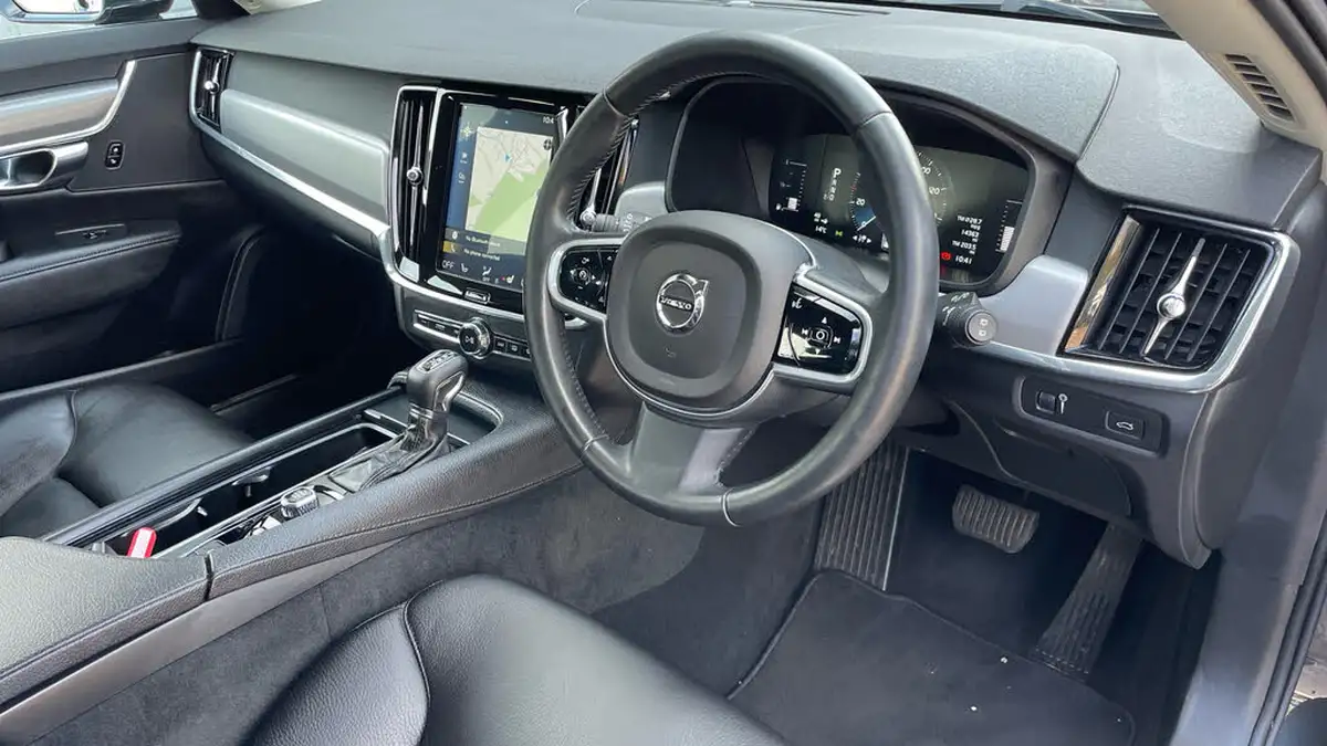 2018-volvo-v90-20-t4-momentum-big-10