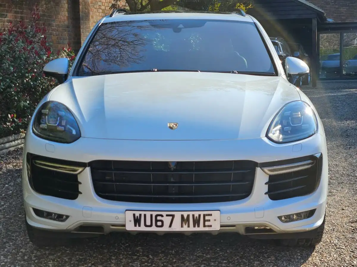 2017-porsche-cayenne-48-turbo-big-2