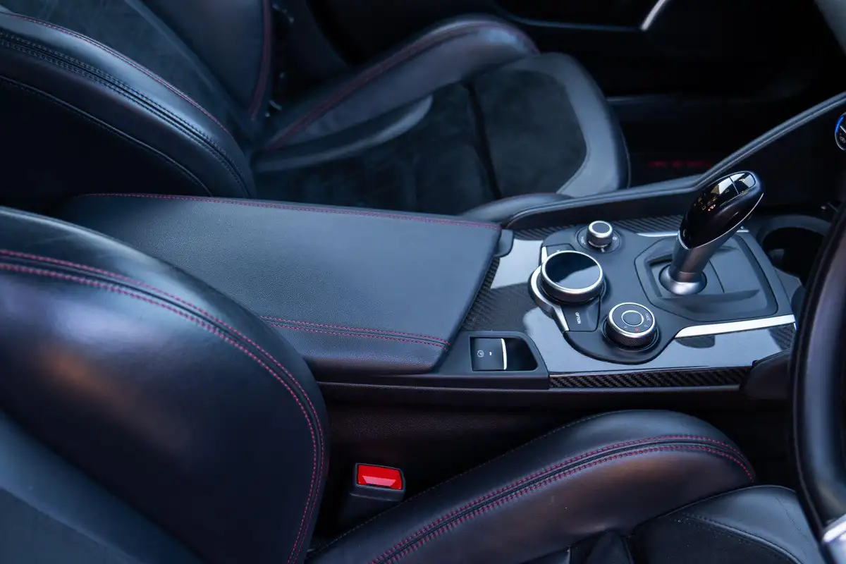 2020-alfa-romeo-giulia-29-biturbo-quadrifoglio-ss-big-8
