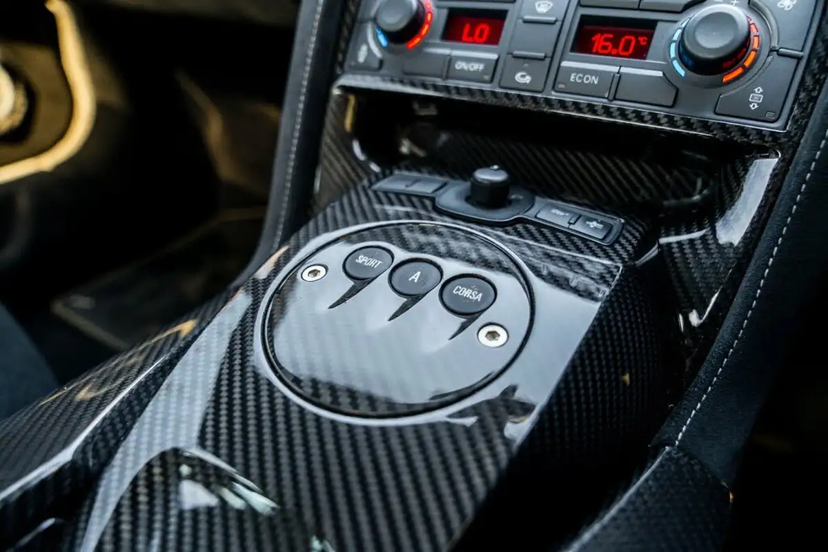 2011-lamborghini-gallardo-big-15